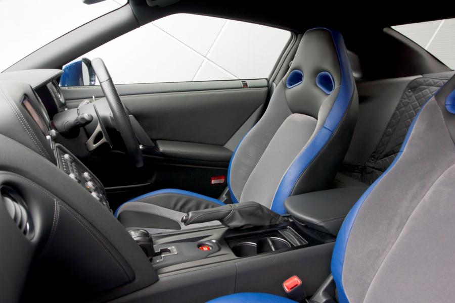  Nissan GT-R Track Pack 2012 года  (UK) (фото 3 из 20)